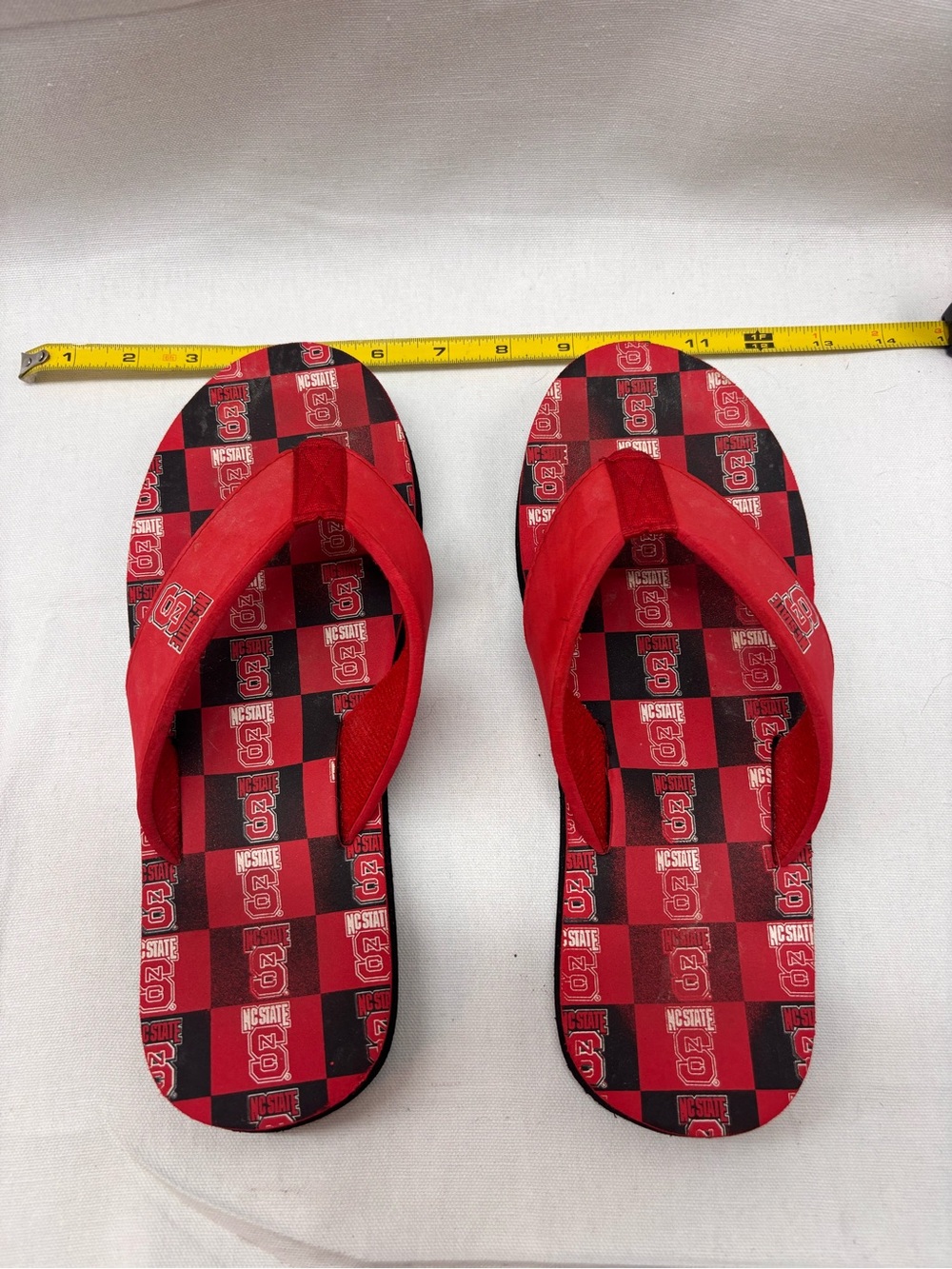 NC State Wolfpack Flip Flops Women’s Approx Size 9 Red Black NCAA Sandals